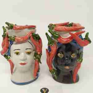 Teste Moro con peperoncini in Ceramica di Caltagirone.