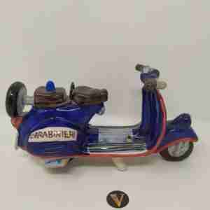 Vespa Carabinieri in ceramica di Caltagirone dipinta a mano