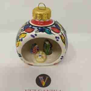 Palle di Natale con Presepe in ceramica di Caltagirone realizzate e dipinte a mano da artigiani Calatini un prodotto artigianale e un regalo di Natale