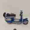 Vespa Polizia in ceramica di Caltagirone dipinta a mano