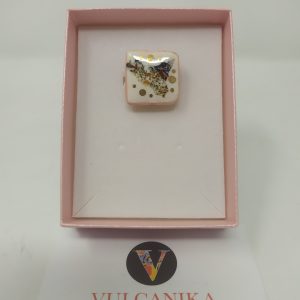 Anello con mattonella in ceramica di Caltagirone un accessorio originale con simbolo la Sicilia