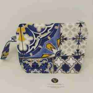 Pochette in cotone cucita a mano Soggetto Sicilia con motivo maioliche siciliane accessorio donna originale e femminile