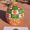 Uovo Pasquale in ceramica dipinta a mano un tesoro artigianale