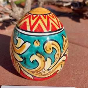 Uovo Pasquale in ceramica dipinta a mano per augurare felicità