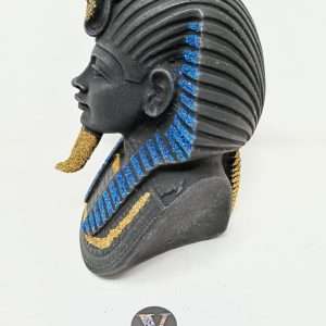 Tutankhamon in pietra lavica
