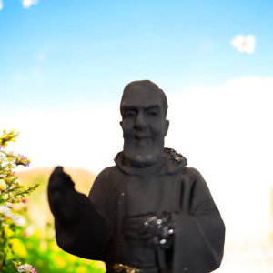 Statuetta Padre Pio in pietra lavica