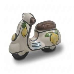Vespa Sicilia in ceramica di Caltagirone